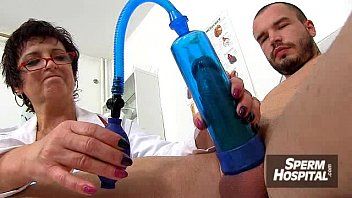 Milf laughs when she doesn't know how to lick his cock