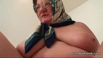 Abspielen Pornofilme mit guten alten schwanzlutschenden Schwiegermüttern