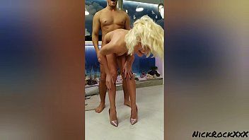 Reproducir Doble penetración en el club con una sexy prostituta
