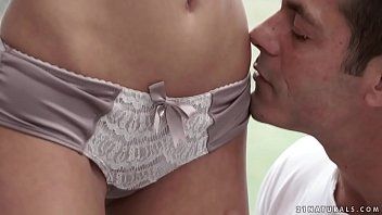 Jouer La belle chienne fait l'amour à l'homme