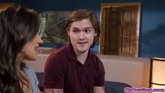 Jouer Freya Parker et Penny Barber dans un plan à trois torride avec de grosses bites