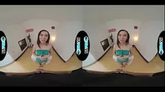 Afspelen Aziatische babe kan het niet laten om een ​​grote lul te vullen