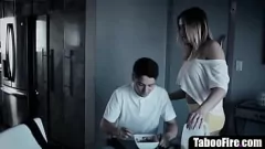 تشغيل أخت Steptister يمسك زوجة زوجة زوجة الأب إلى صورة زوجة الأب - مواجهة من المحرمات المتشددين