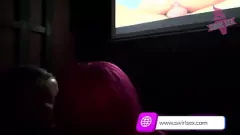 Jouer Hot Ebony Teen obtient du visage au cinéma pour adultes