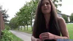 Odtwórz Tatated Up Babe robi się niegrzeczne z kutasem pov ssącym na zewnątrz