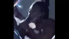 Reproduzir O boquete desleixado de Ebony Milf me está gozando duas vezes