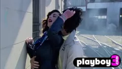 Reproducir Grandes tetas milf y vecino rubio en el apasionado encuentro lesbiana