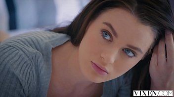 Jouer Films xnxx soeur rentre de l'école et après avoir fait une tournée de putain de frère