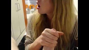 Play Xxx movies with students