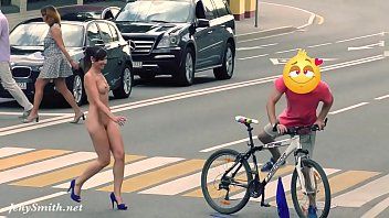 Reproducir Películas xxx adolescente oral tiene sexo en público con un ciclista