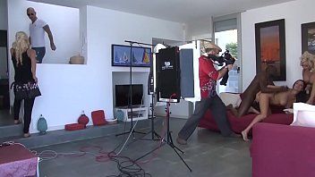 Riproduci La bionda troia fa un film xnxx con un attore famoso