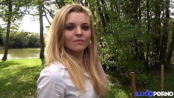 Redă Sindi are 20 de ani si e umilita sexual in public de barbati dotati