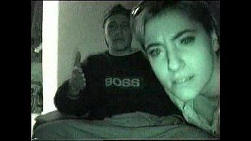 Riproduci Alexandra con gli occhi verdi fa la sua zampa e la lecca sulla manele del 2018