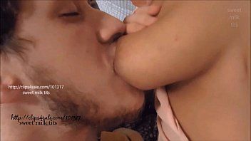 Reproducir Xnxx con un joven filmado chupando el pezón del hombre