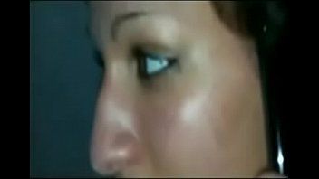 Reproduzir O romeno excitado é filmado com o telefone fazendo sexo