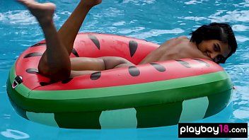Play Passionate xnxx with brunette fucked in the pool