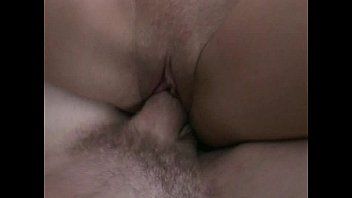تشغيل رجل مع قطعان على قضيبه إدخال قضيبه في كس محلوق