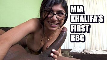 Redă Mia khalifa face sex hardcore cu un afrucan cu pula mare
