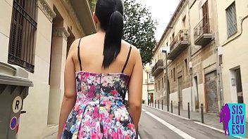 A morena de cachos lindos é uma ótima cabra