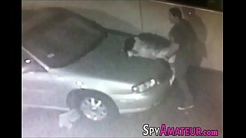 Reproduzir Fodam-se os carros no capô surpreendidos por uma sala colocada pelo público